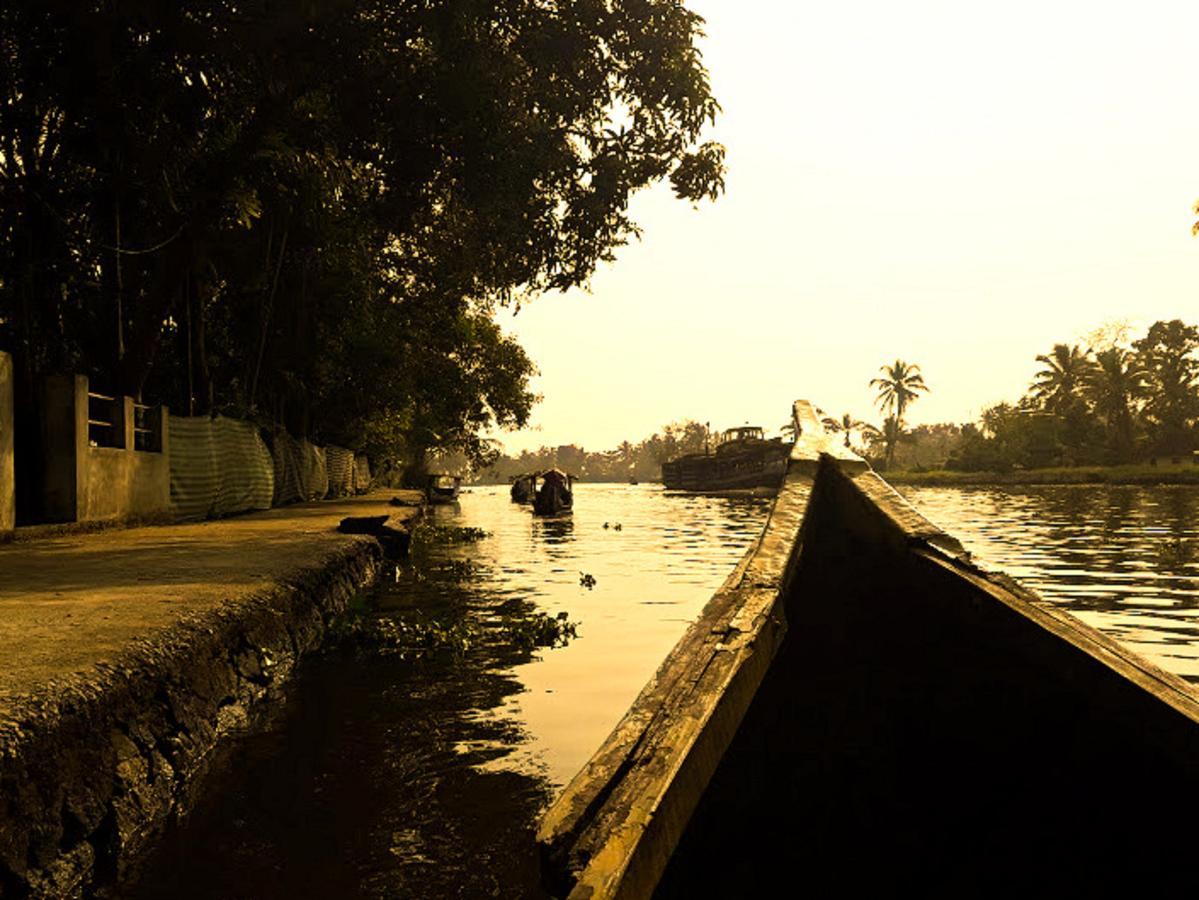 Aham Yoga Nest Bed and Breakfast Alappuzha Exteriör bild