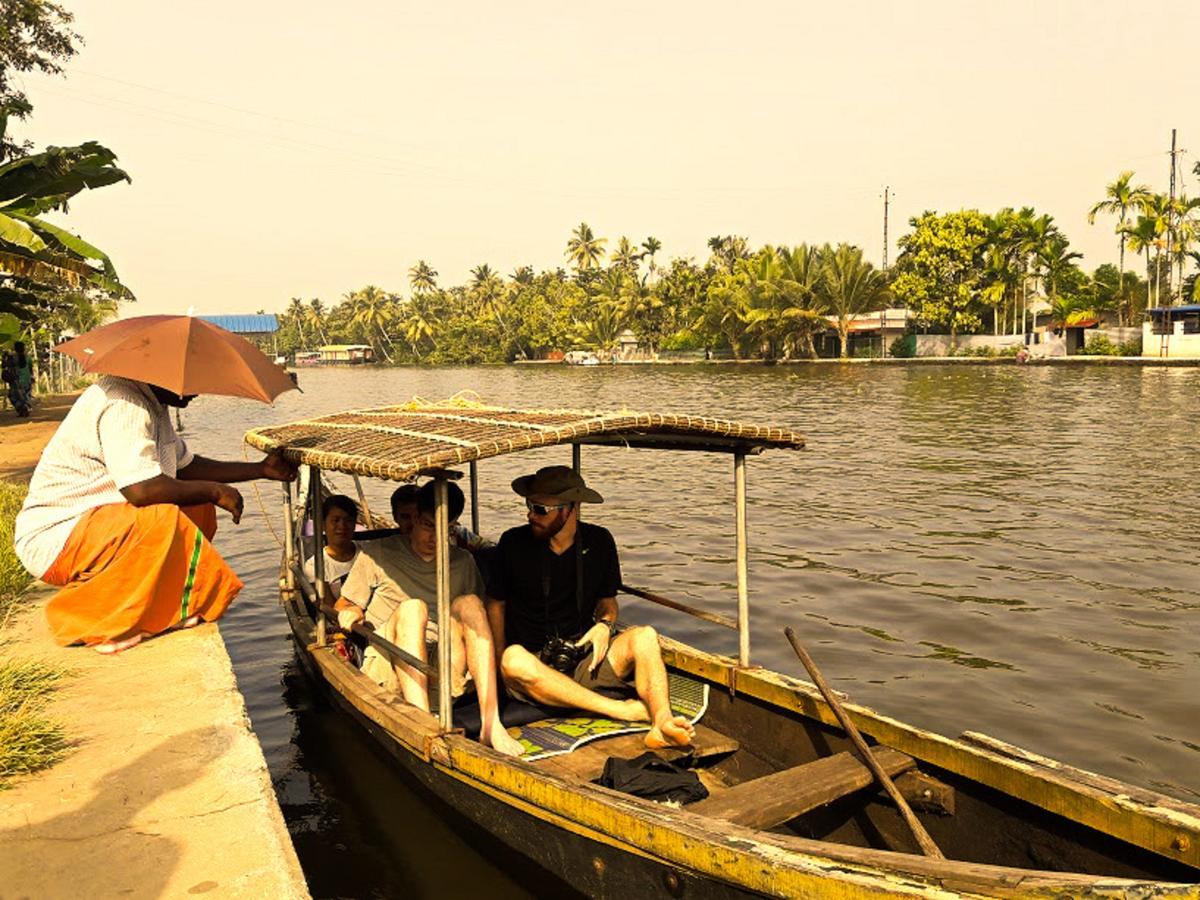 Aham Yoga Nest Bed and Breakfast Alappuzha Exteriör bild
